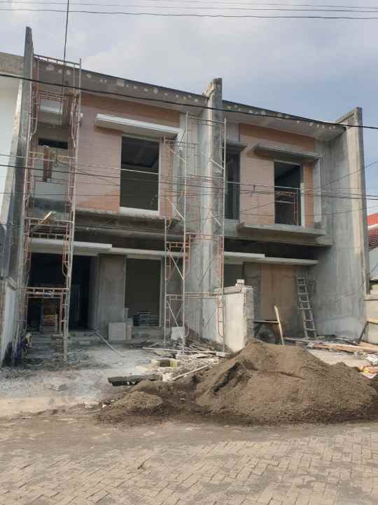 dijual rumah manyar kertoadi