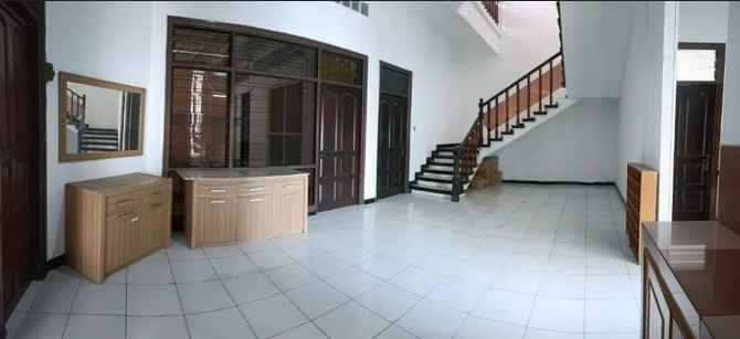 dijual rumah manyar kertoarjo