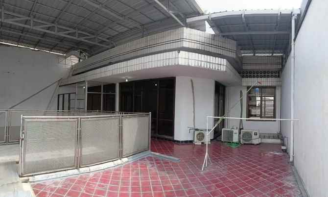 dijual rumah manyar kertoarjo