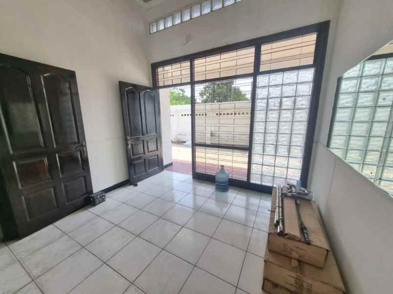 dijual rumah manyar kertoarjo