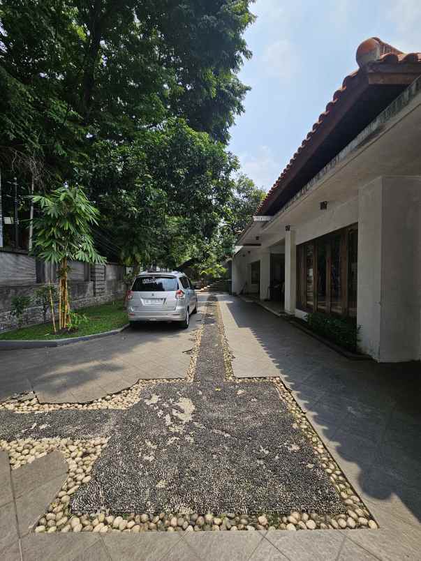 dijual rumah melawai