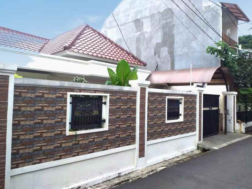 dijual rumah menteng dalam tebet