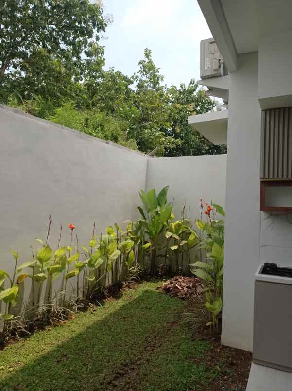 dijual rumah meteseh