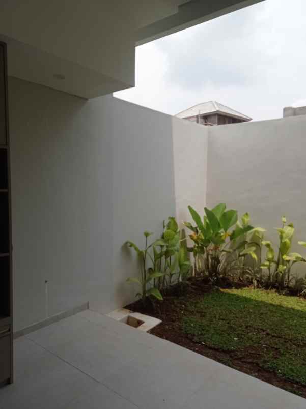 dijual rumah meteseh