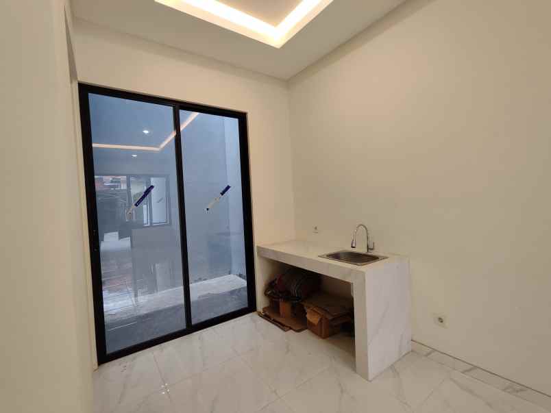 dijual rumah mulyosari