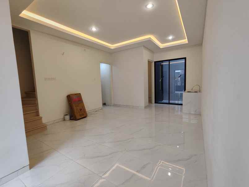 dijual rumah mulyosari