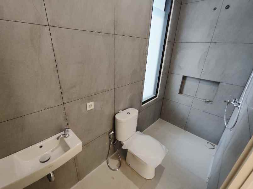 dijual rumah mulyosari