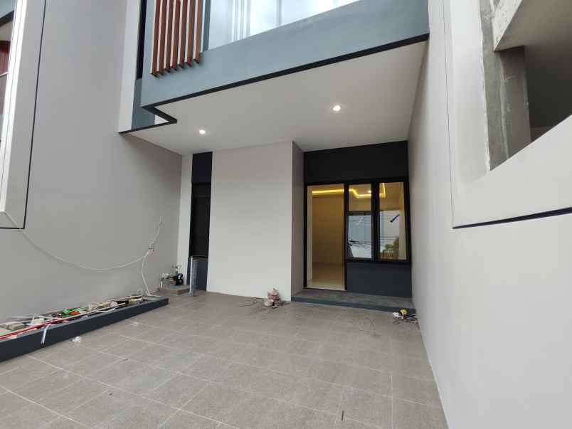 dijual rumah mulyosari