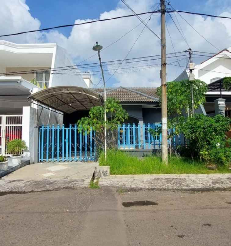dijual rumah mulyosari