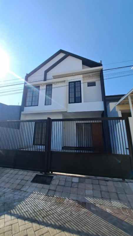 dijual rumah mulyosari
