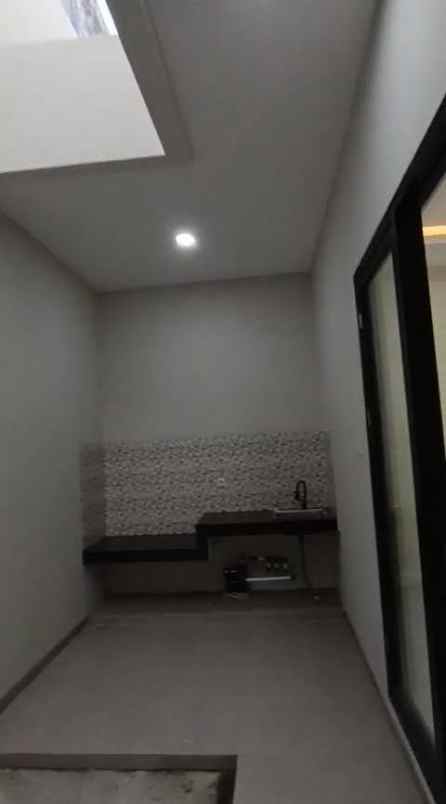 dijual rumah mulyosari