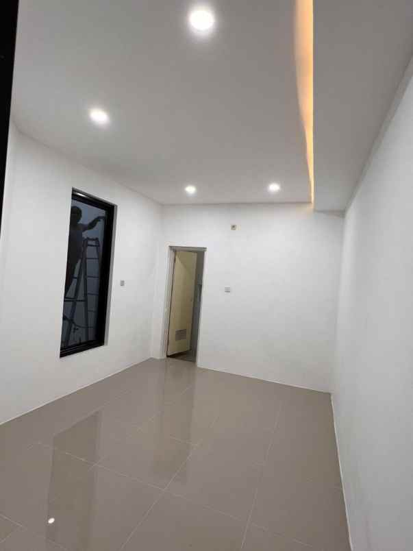 dijual rumah nginden intan tengah