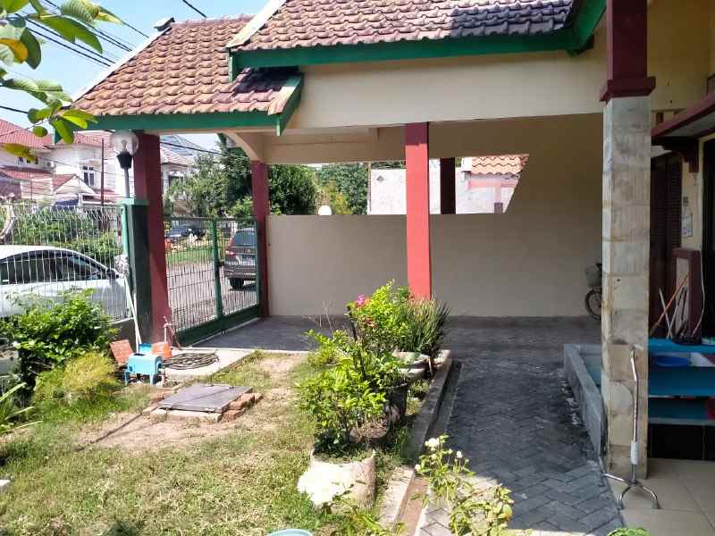 dijual rumah nginden intan utara