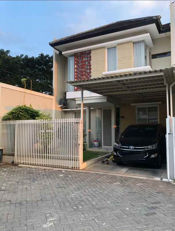 dijual rumah nirwana eksekutif