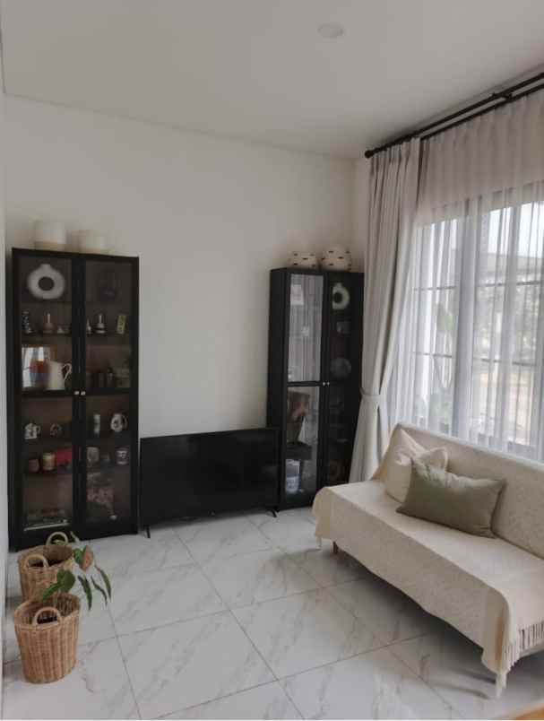 dijual rumah nusaloka bsd city