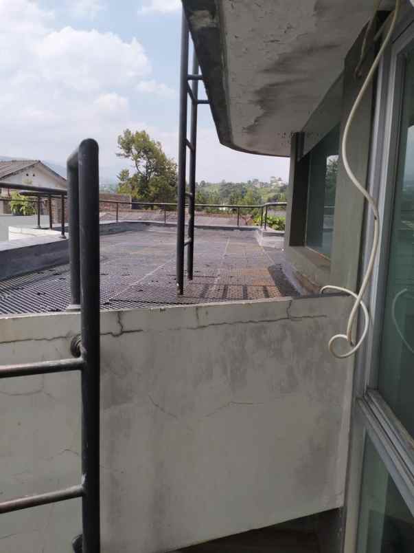 dijual rumah nyaman 2 lantai di dago cigadung bandung