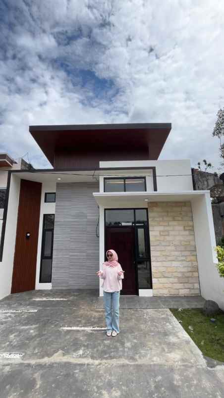 dijual rumah oma view atas