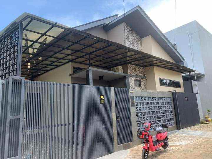 dijual rumah padurenan