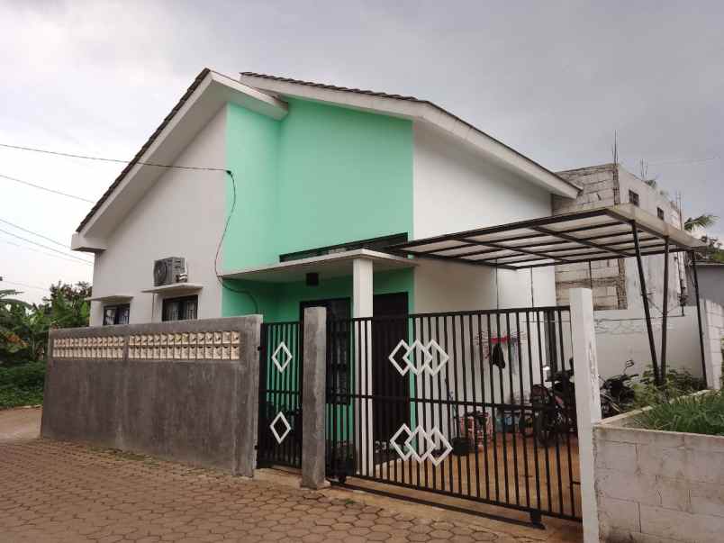 dijual rumah padurenan