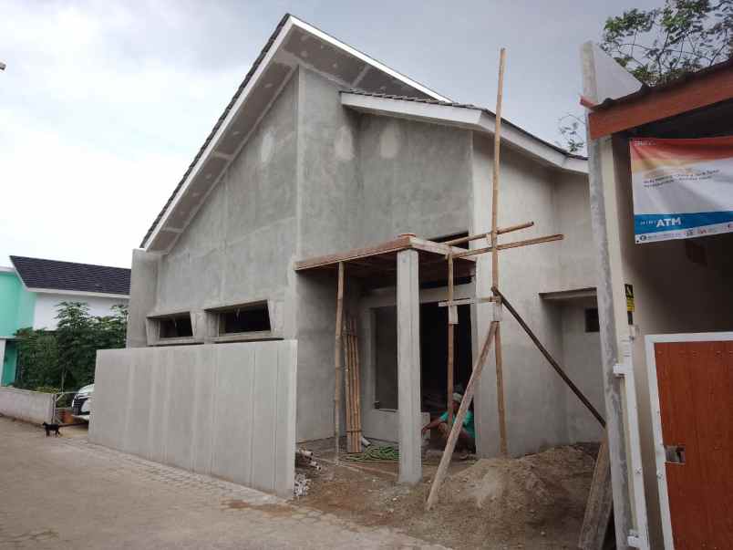 dijual rumah padurenan