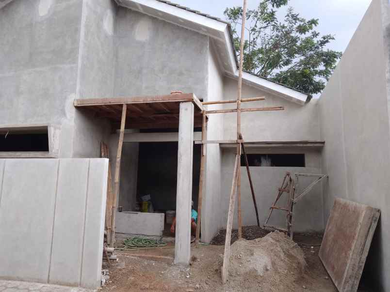 dijual rumah padurenan