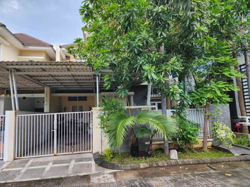 dijual rumah pakuwon city