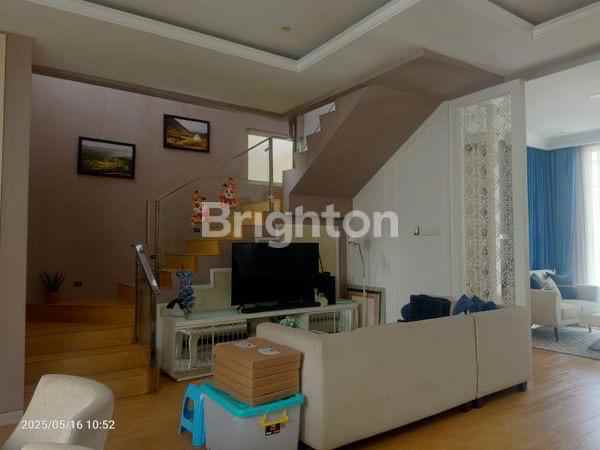 dijual rumah pakuwon city