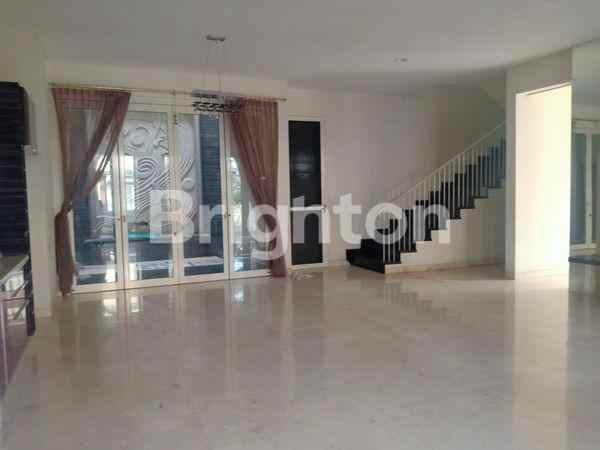 dijual rumah pakuwon city