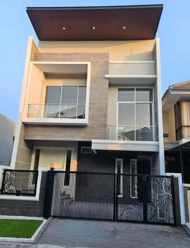 dijual rumah pakuwon city surabaya