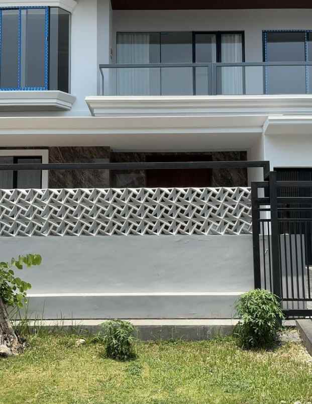 dijual rumah pakuwon city villa westwood