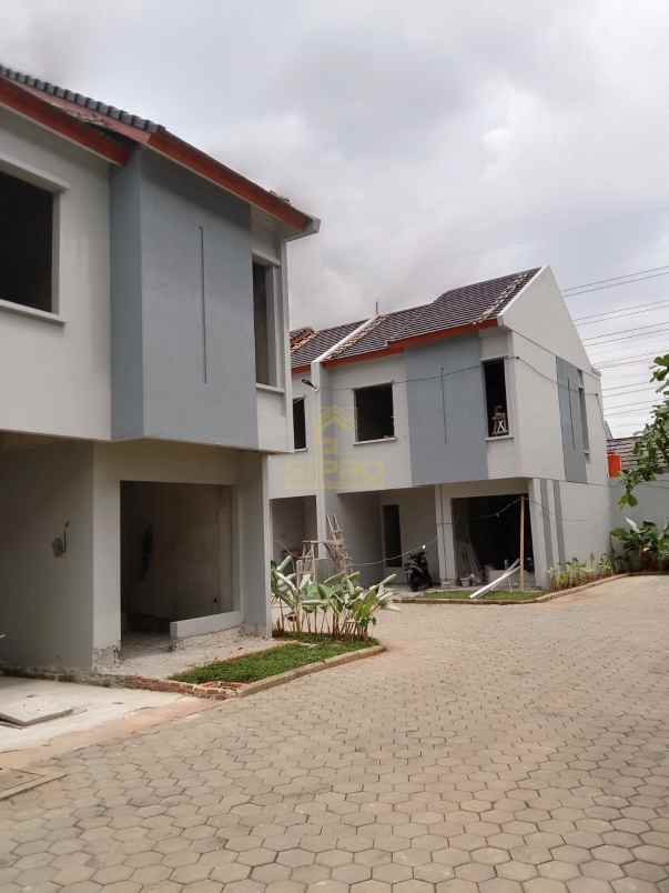 dijual rumah pancoran mas depok