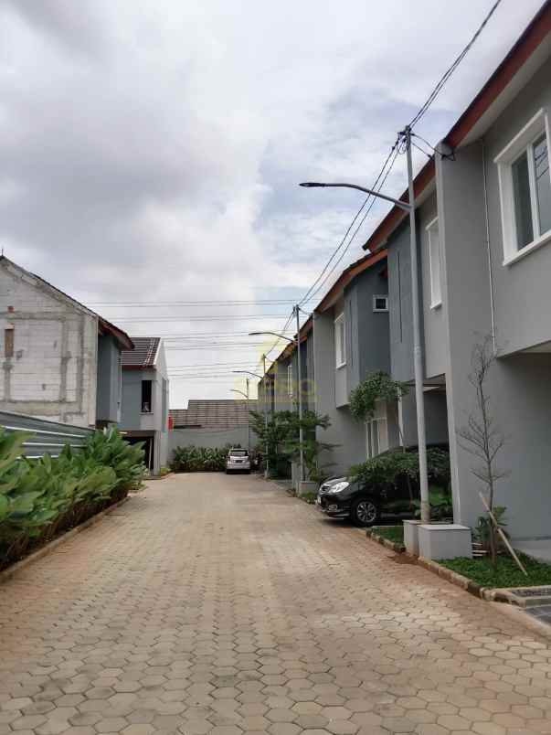 dijual rumah pancoran mas depok