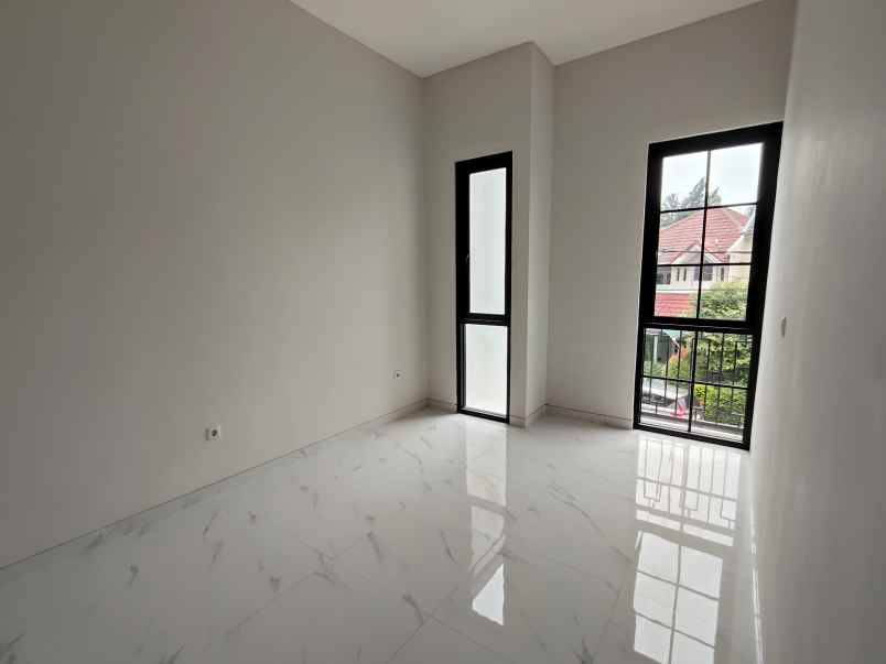 dijual rumah pantai mentari
