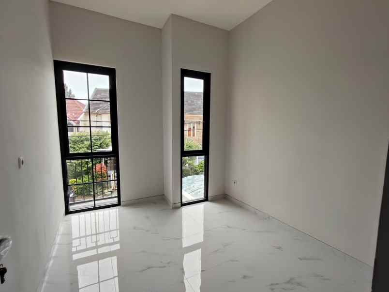 dijual rumah pantai mentari