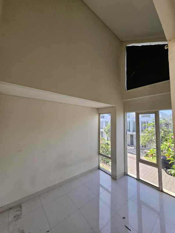 dijual rumah perumahan grand pakuwon