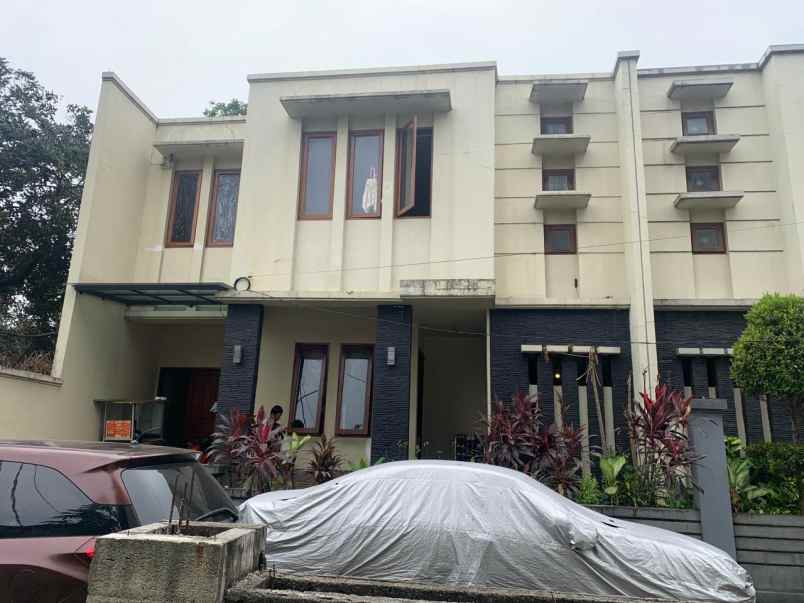 dijual rumah perumahan grande residence