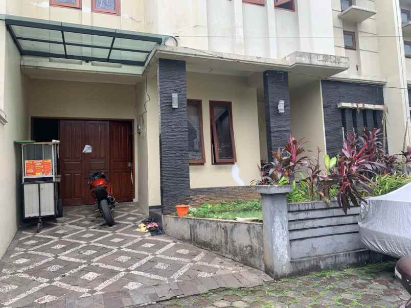 dijual rumah perumahan grande residence