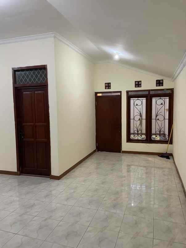 dijual rumah perumahan margahayu raya