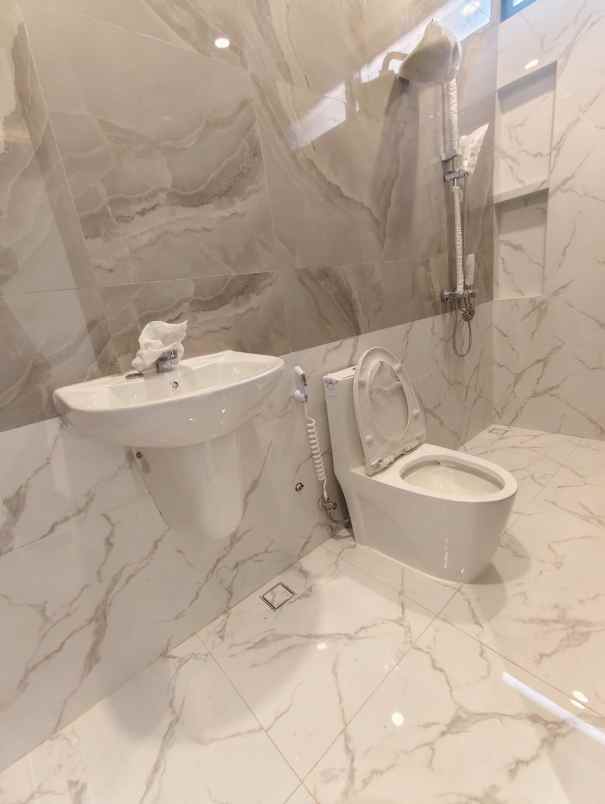 dijual rumah perumahan nirwana