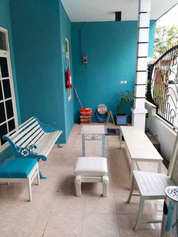 dijual rumah perumahan pucang permai