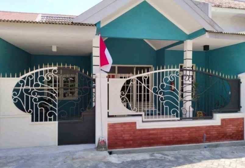 dijual rumah perumahan pucang permai