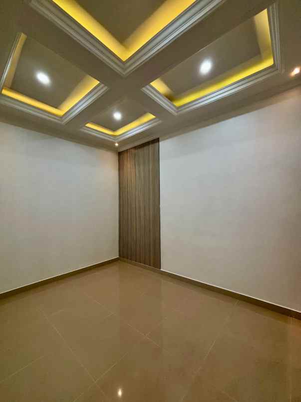 dijual rumah perumahan taman raya