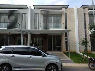 dijual rumah pik2