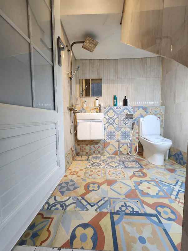 dijual rumah pisangan