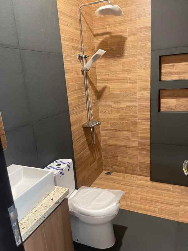 dijual rumah pondok bambu jakarta