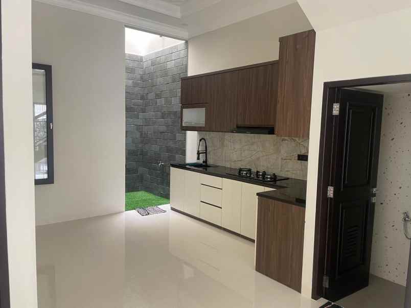 dijual rumah pondok bambu jakarta