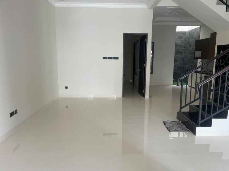 dijual rumah pondok bambu jakarta