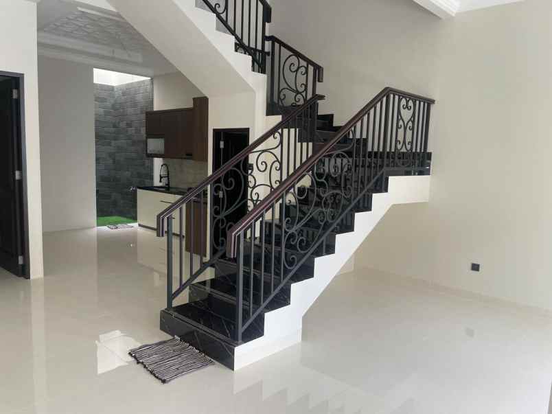 dijual rumah pondok bambu jakarta