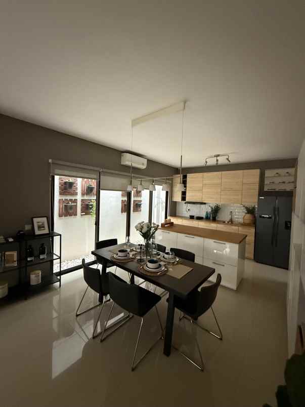 dijual rumah pondok gede