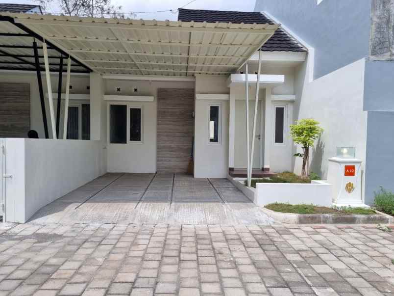 dijual rumah prambanan sleman